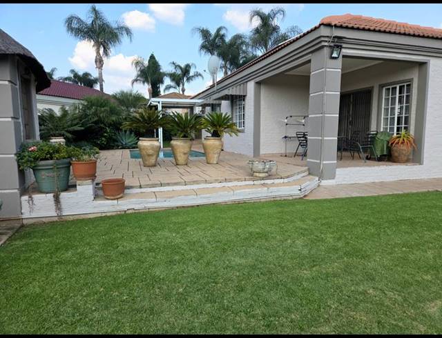3 BEDROOM HOUSE FOR SALE IN AMBERFIELD